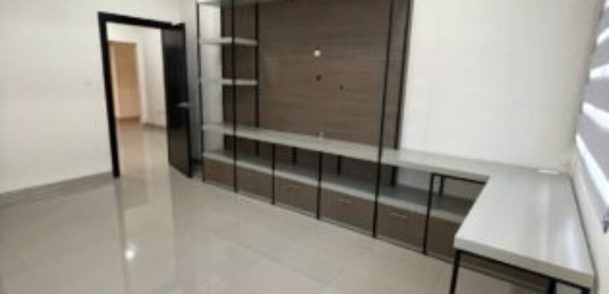 En Venta o Alquiler Amplio Departamento de 3 Dorm Remodelado en Planta Alta en Km. 5 Vía Samborondon