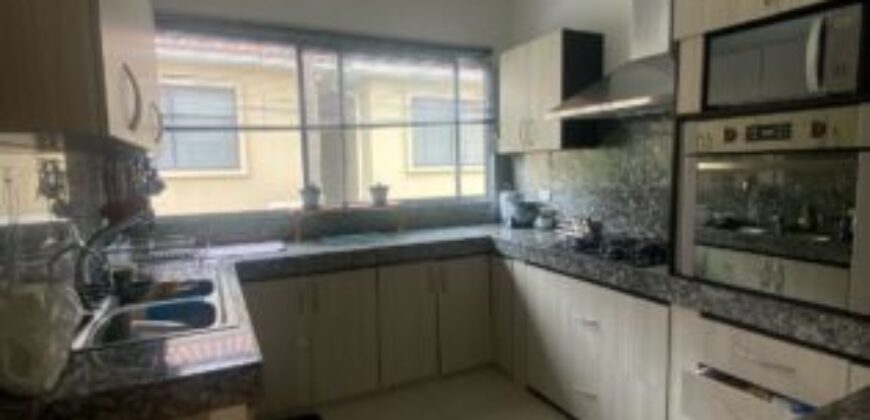En Venta o Alquiler Amplio Departamento de 3 Dorm Remodelado en Planta Alta en Km. 5 Vía Samborondon