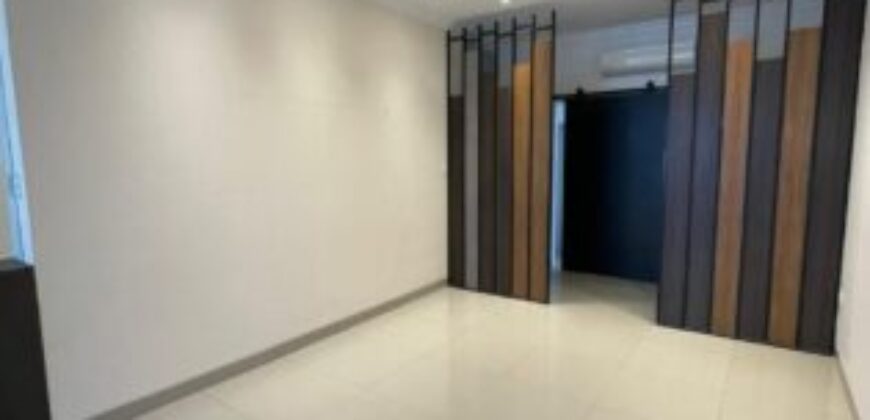 En Venta o Alquiler Amplio Departamento de 3 Dorm Remodelado en Planta Alta en Km. 5 Vía Samborondon