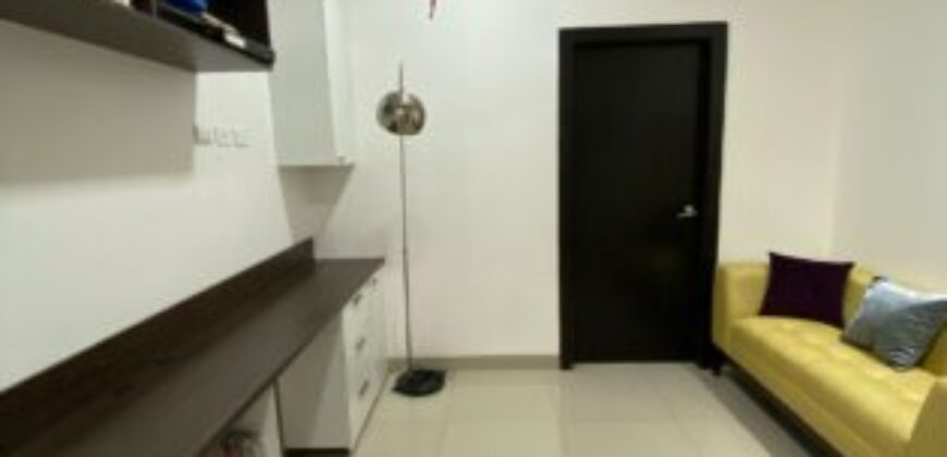En Venta o Alquiler Amplio Departamento de 3 Dorm Remodelado en Planta Alta en Km. 5 Vía Samborondon