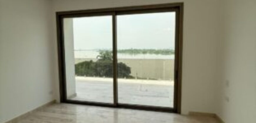 Penthouse de Dos Niveles con Terraza y Piscina Privada, 3 Dorm. – Urb. Sotonovo