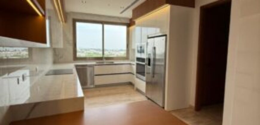 Penthouse de Dos Niveles con Terraza y Piscina Privada, 3 Dorm. – Urb. Sotonovo