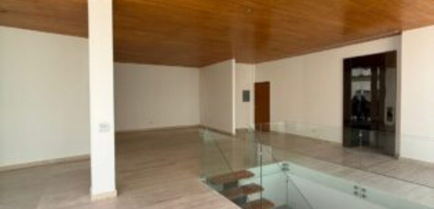 Penthouse de Dos Niveles con Terraza y Piscina Privada, 3 Dorm. – Urb. Sotonovo