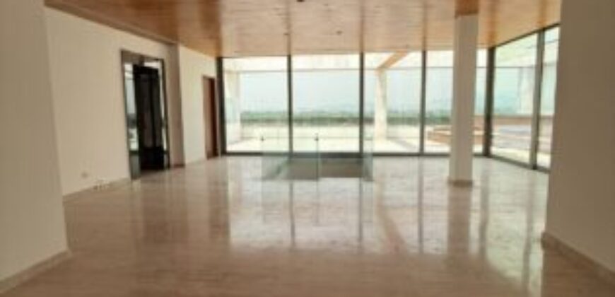 Penthouse de Dos Niveles con Terraza y Piscina Privada, 3 Dorm. – Urb. Sotonovo