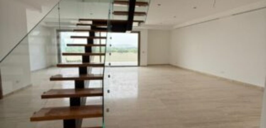 Penthouse de Dos Niveles con Terraza y Piscina Privada, 3 Dorm. – Urb. Sotonovo