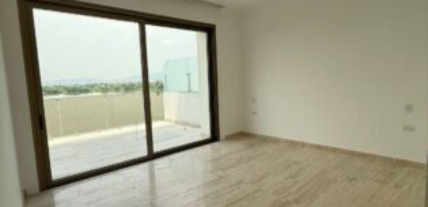 Penthouse de Dos Niveles con Terraza y Piscina Privada, 3 Dorm. – Urb. Sotonovo