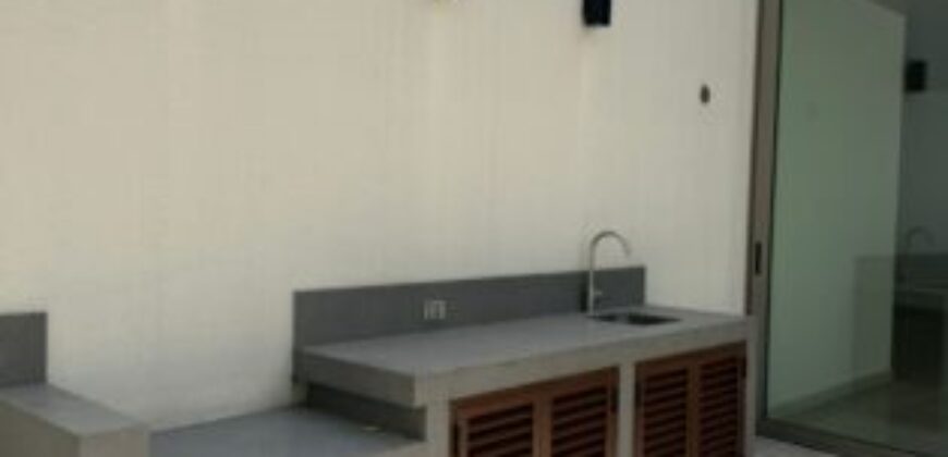 Penthouse de Dos Niveles con Terraza y Piscina Privada, 3 Dorm. – Urb. Sotonovo
