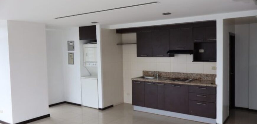 En Venta Suite de 58 m² con 1 Habitación y Parqueo, en Elite Building, Sector Mall del Sol