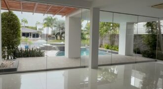 En Venta Preciosa Casa de 4 dormitorios al Lago en Isla Mocoli