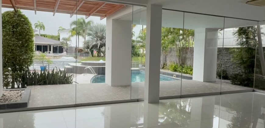 En Venta Preciosa Casa de 4 dormitorios al Lago en Isla Mocoli