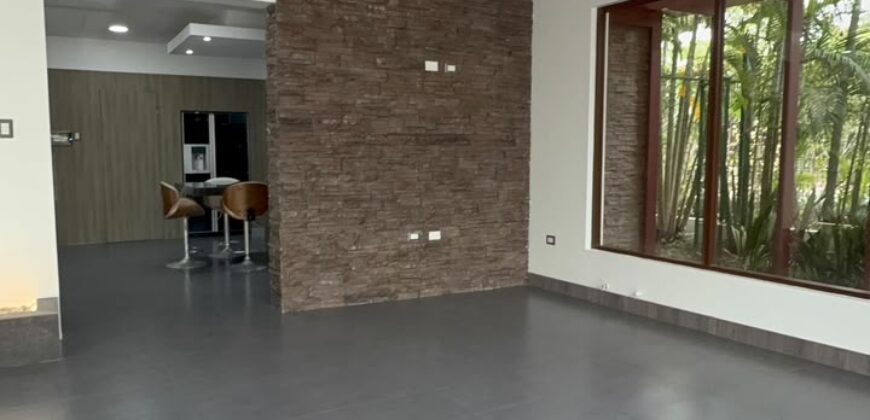 En Venta Preciosa Casa de 4 dormitorios al Lago en Isla Mocoli