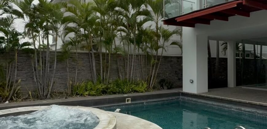En Venta Preciosa Casa de 4 dormitorios al Lago en Isla Mocoli