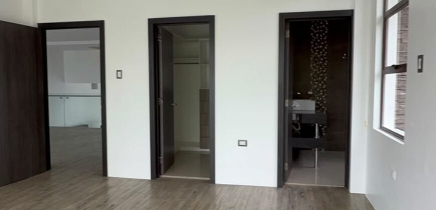En Venta Preciosa Casa de 4 dormitorios al Lago en Isla Mocoli