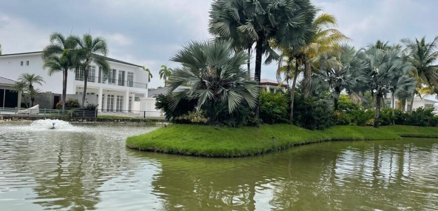 En Venta Preciosa Casa de 4 dormitorios al Lago en Isla Mocoli