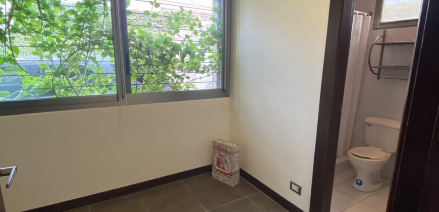 En Venta Casa con 4 Dorm. y Amplio Jardin en Puerto Azul