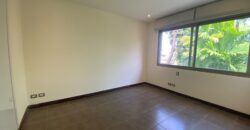 En Venta Casa con 4 Dorm. y Amplio Jardin en Puerto Azul