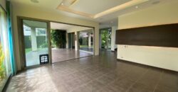 En Venta Casa con 4 Dorm. y Amplio Jardin en Puerto Azul