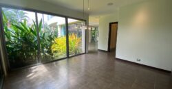 En Venta Casa con 4 Dorm. y Amplio Jardin en Puerto Azul