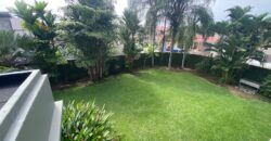 En Venta Casa con 4 Dorm. y Amplio Jardin en Puerto Azul