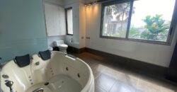En Venta Casa con 4 Dorm. y Amplio Jardin en Puerto Azul
