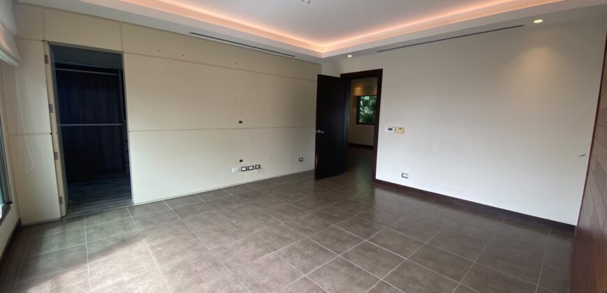 En Venta Casa con 4 Dorm. y Amplio Jardin en Puerto Azul